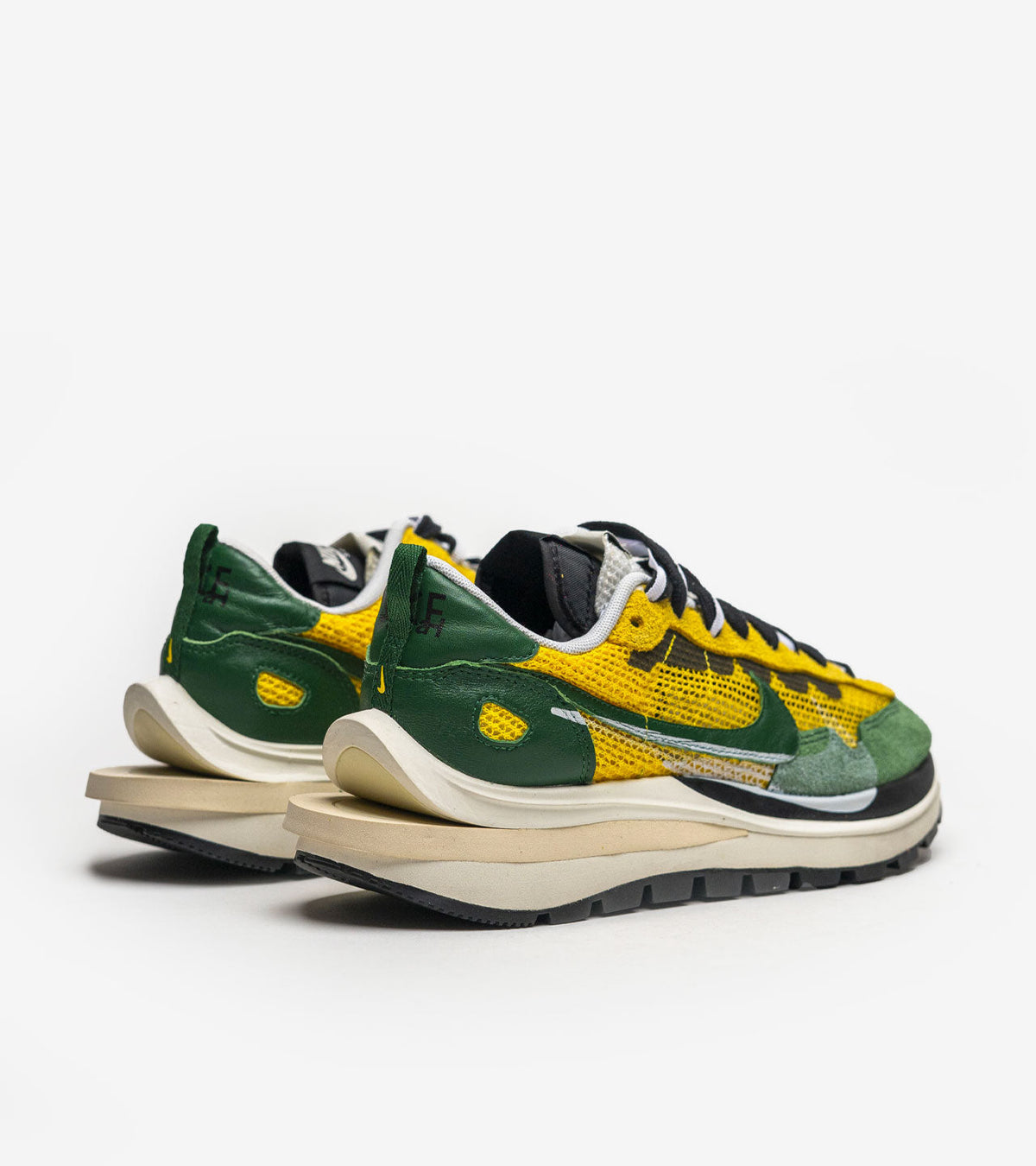 Nike Vaporwaffle sacai Tour Yellow Stadium Green — photo 3