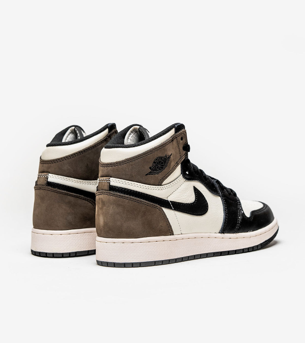 Air Jordan 1 Retro High Dark Mocha — photo 3