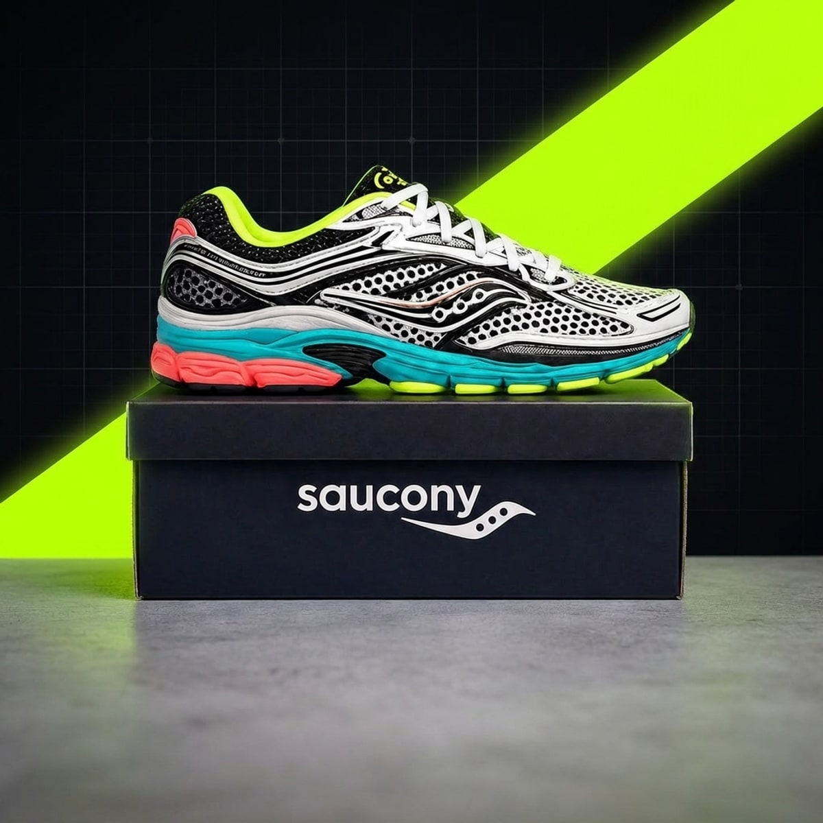 SAUCONY